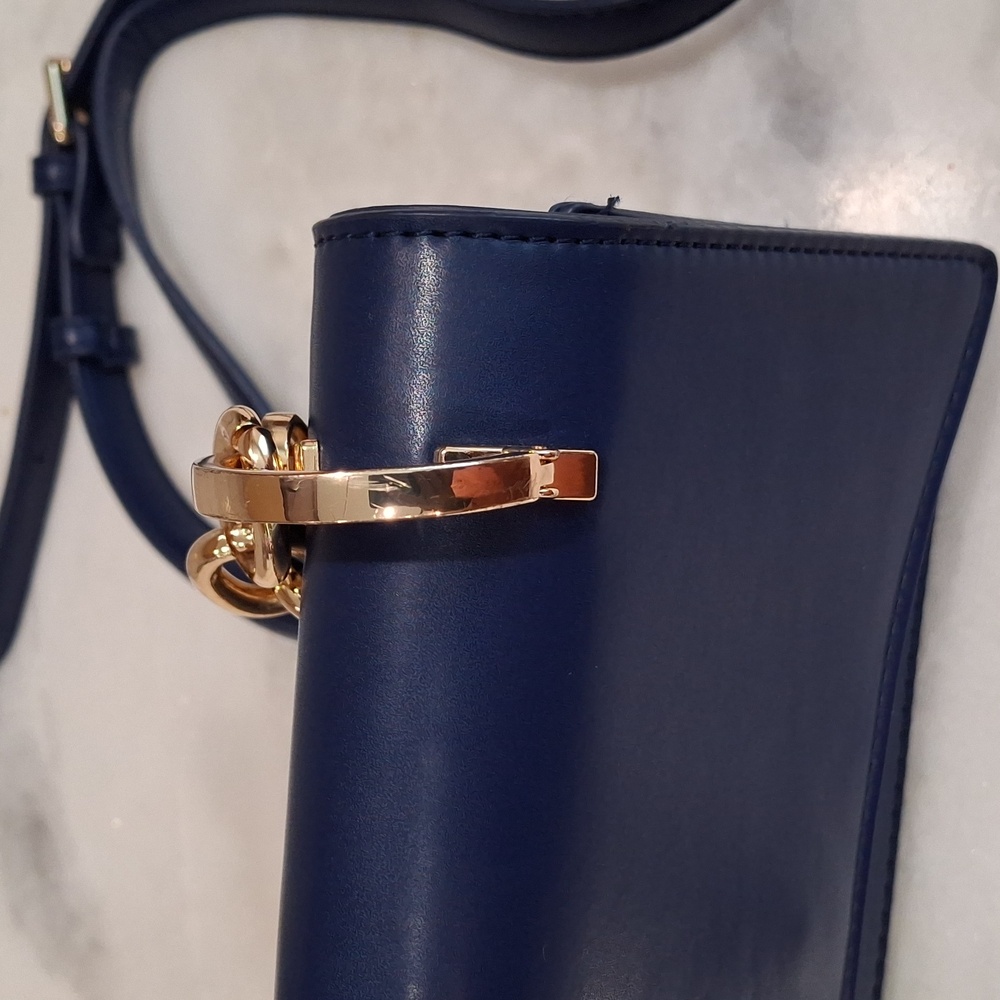 Chain Handbag - Picture 12 of 15